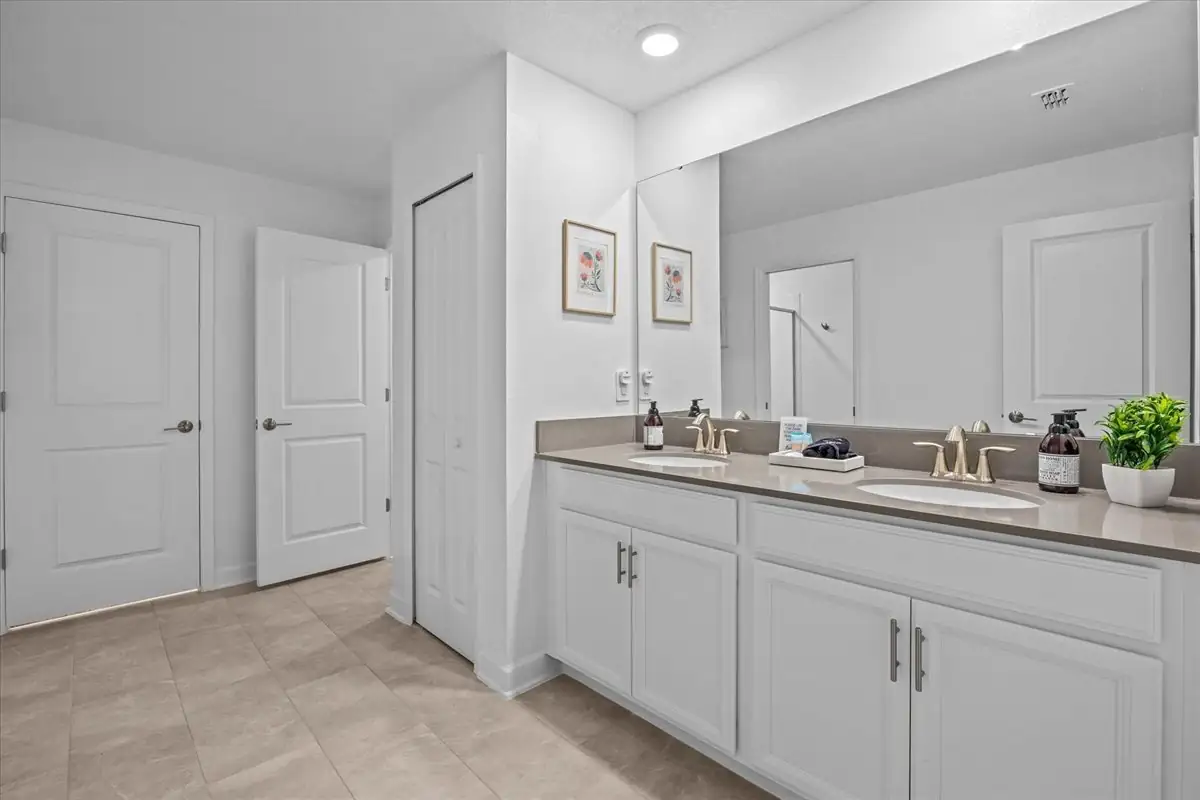 Jack-and-Jill bath